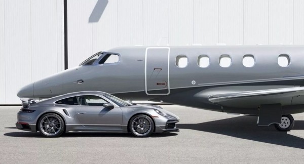 Porsche и Bentley скопились в аэропорту Хельсинки для отправки в Россию в обход запрета Евросоюза