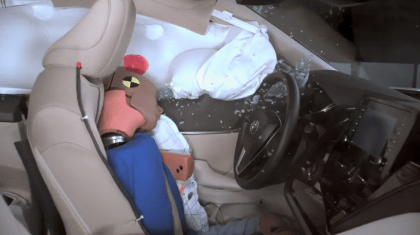 Седан TOYOTA Camry нового поколения провалил боковой краш-тест в испытаниях от IIHS Седан TOYOTA Camry нового поколения провалил боковой краш-тест в испытаниях от IIHS