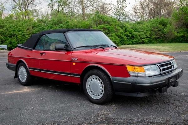 Старенький кабриолет Saab 1987 года продали за 8 573 850 руб.