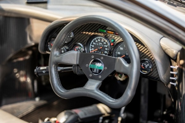 Восстановленный 31-летний Jaguar XJR-15 могут продать на аукционе до 1,4 миллиона долларов Восстановленный 31-летний Jaguar XJR-15 могут продать на аукционе до 1,4 миллиона долларов