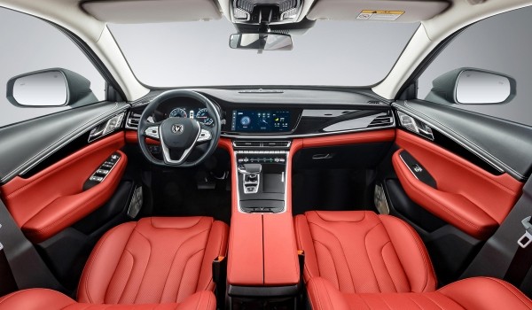 Кроссовер Changan CS85 стал мощнее после модернизации Кроссовер Changan CS85 стал мощнее после модернизации