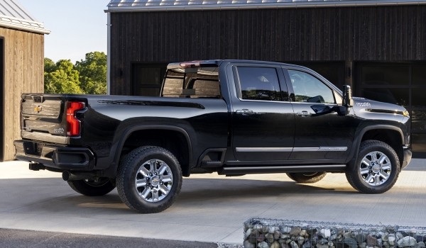 Обновлен тяжелый пикап Chevrolet Silverado HD Обновлен тяжелый пикап Chevrolet Silverado HD