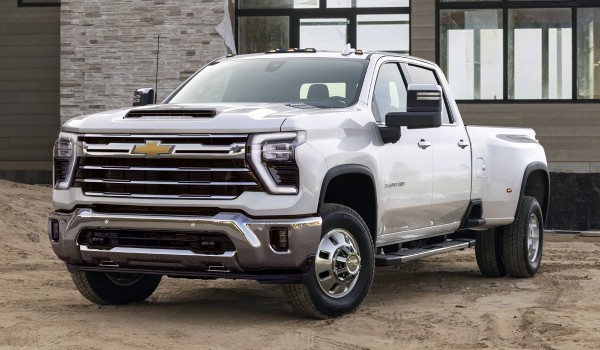 Обновлен тяжелый пикап Chevrolet Silverado HD Обновлен тяжелый пикап Chevrolet Silverado HD