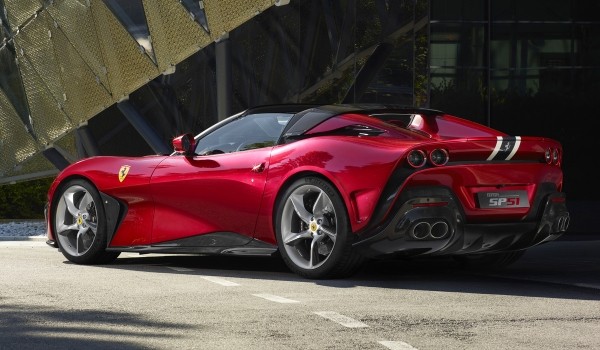 Построен уникальный 12-цилиндровый родстер Ferrari SP51 Построен уникальный 12-цилиндровый родстер Ferrari SP51