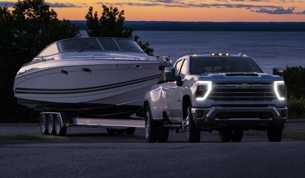 Обновлен тяжелый пикап Chevrolet Silverado HD Обновлен тяжелый пикап Chevrolet Silverado HD