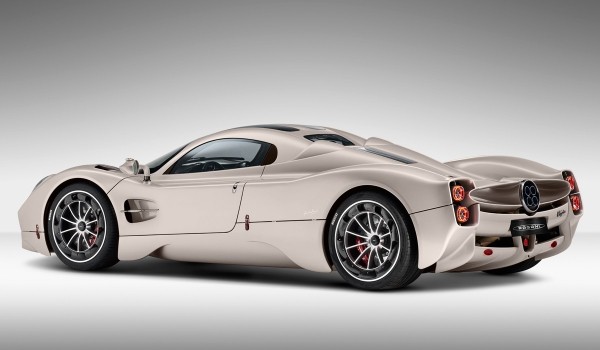 Новый гиперкар Pagani Utopia: двигатель V12 с «механикой»