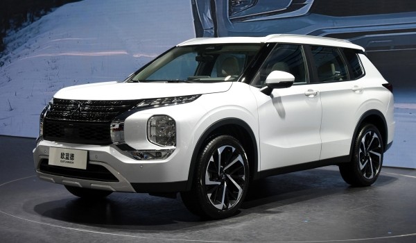 Mitsubishi Outlander переходит на турбонаддув Mitsubishi Outlander переходит на турбонаддув