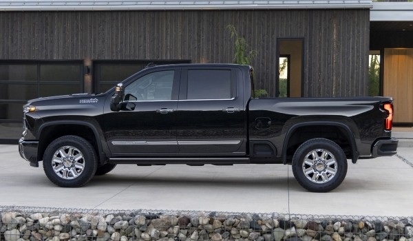 Обновлен тяжелый пикап Chevrolet Silverado HD Обновлен тяжелый пикап Chevrolet Silverado HD