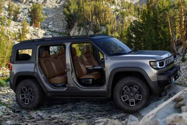 Jeep анонсировал три электромобиля: Recon, Wagoneer S и Avenger