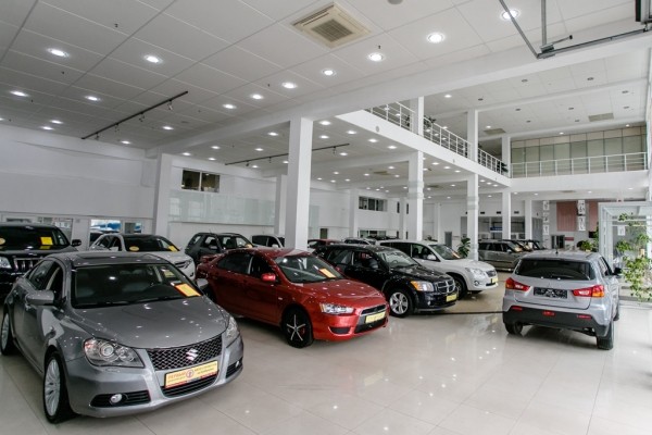 Автосалоны Петербурга оказались завалены автомашинами с пробегом после начала частичной мобилизации 