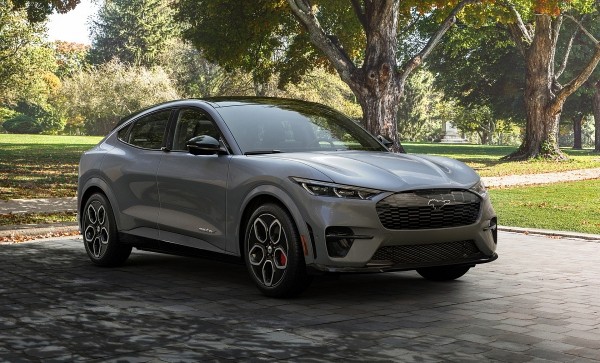 BlueCruise от Ford добавляет смену полосы движения без помощи рук и помощь с прогнозированием скорости BlueCruise от Ford добавляет смену полосы движения без помощи рук и помощь с прогнозированием скорости