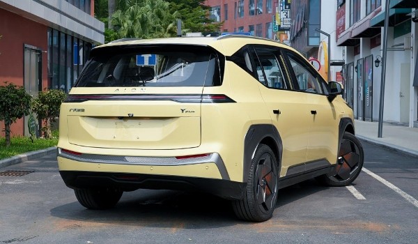 Высокий хэтчбек Aion Y Plus: раннее и масштабное обновление Высокий хэтчбек Aion Y Plus: раннее и масштабное обновление