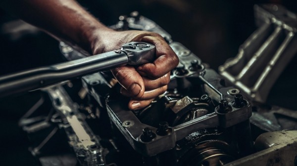 Эксперты «ЗА РУЛЁМ» назвали ТОП-8 крутых приспособлений для самостоятельного ремонта автомашины 