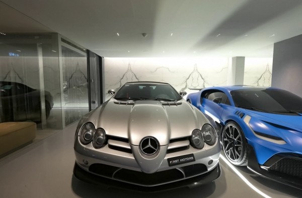 Enes Yilmazer: Особняк за 45 млн долларов с гаражом, набитым суперкарами, сняли на видео Enes Yilmazer: Особняк за 45 млн долларов с гаражом, набитым суперкарами, сняли на видео