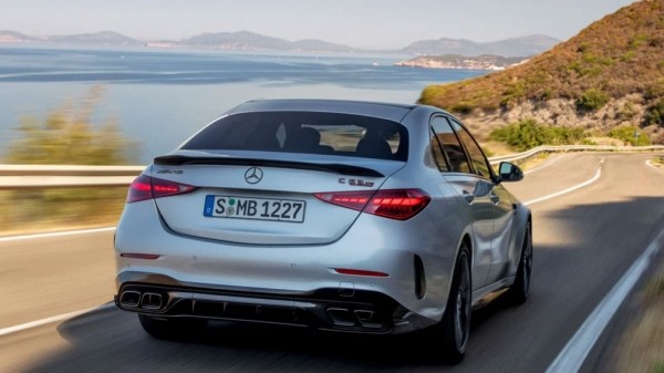 Представлен новый Mercedes-AMG C63 S E Performance Представлен новый Mercedes-AMG C63 S E Performance