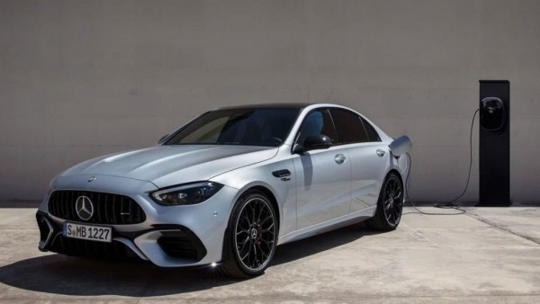 Представлен новый Mercedes-AMG C63 S E Performance Представлен новый Mercedes-AMG C63 S E Performance