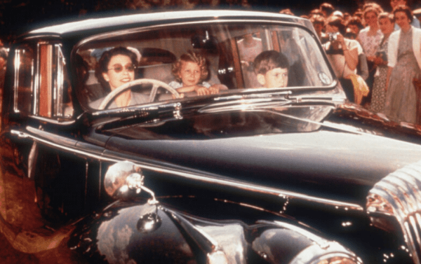 Какие автомобили предпочитала королева Великобритании Елизавета II