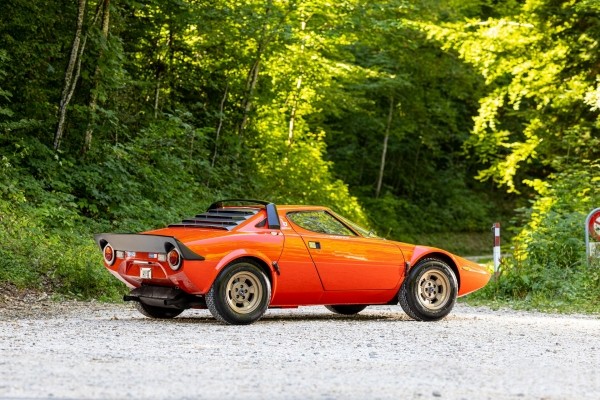 Легендарная Lancia Stratos может быть продана более чем за 700 тыс. долларов