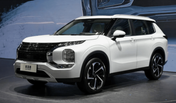 Обновленный Mitsubishi Outlander представили в Китае с турбированным двигателем