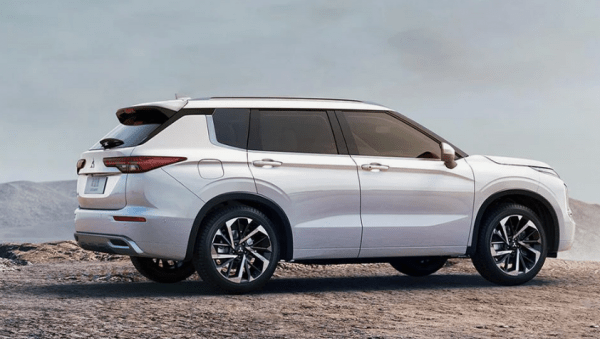 Обновленный Mitsubishi Outlander представили в Китае с турбированным двигателем