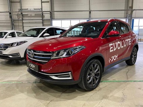 Растянутый кроссовер Rolls-Royce Cullinan выставили на продажу в России за 92 млн рублей Растянутый кроссовер Rolls-Royce Cullinan выставили на продажу в России за 92 млн рублей