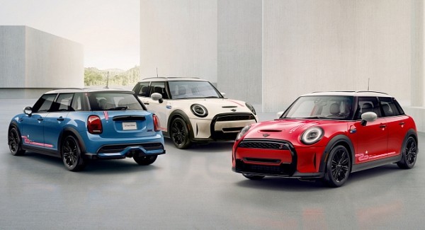 Угонщица оставила украденный MINI Cooper в бетоне Угонщица оставила украденный MINI Cooper в бетоне