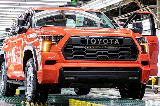 В Барнауле продают новый TOYOTA Land Cruiser в максимальной версии за 15 млн рублей В Барнауле продают новый TOYOTA Land Cruiser в максимальной версии за 15 млн рублей