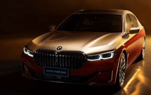 В BMW объяснили, почему 2-цветная окраска кузова BMW 7-Series стоит 726 тыс. рублей