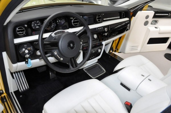 В Сети показали сделанный на заказ двухцветный желтый Rolls-Royce Phantom В Сети показали сделанный на заказ двухцветный желтый Rolls-Royce Phantom