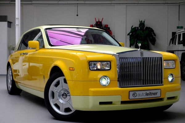 В Сети показали сделанный на заказ двухцветный желтый Rolls-Royce Phantom В Сети показали сделанный на заказ двухцветный желтый Rolls-Royce Phantom