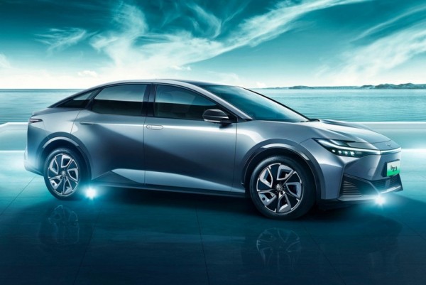 Представлен седан Toyota bZ3: детище трех компаний Представлен седан Toyota bZ3: детище трех компаний