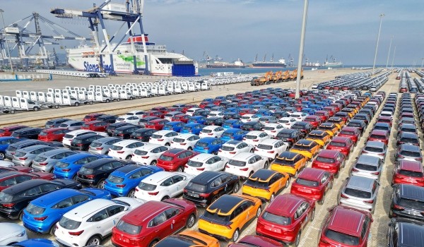 Дайджест дня: Hongqi в полиции Дубая, Stinger без наследника и другие события индустрии Дайджест дня: Hongqi в полиции Дубая, Stinger без наследника и другие события индустрии