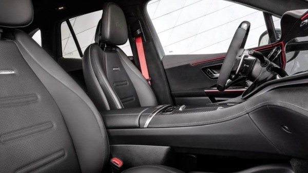 Новому Mercedes-Benz EQE SUV добавили две AMG-версии