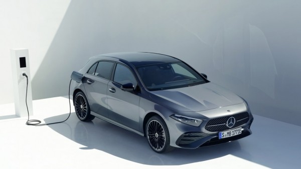 Mercedes-Benz обновил сразу три массовые модели Mercedes-Benz обновил сразу три массовые модели