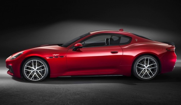 Купе Maserati GranTurismo дебютировало в трех версиях Купе Maserati GranTurismo дебютировало в трех версиях