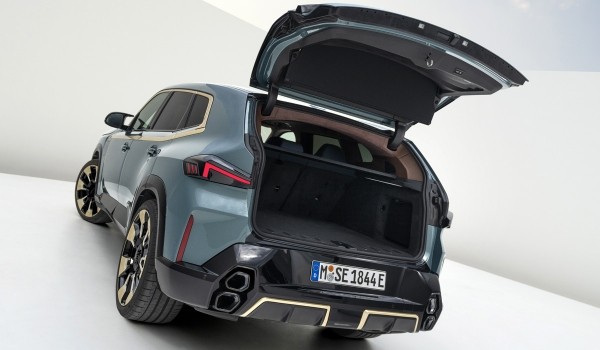 Мощный кроссовер BMW XM: серийная версия Мощный кроссовер BMW XM: серийная версия