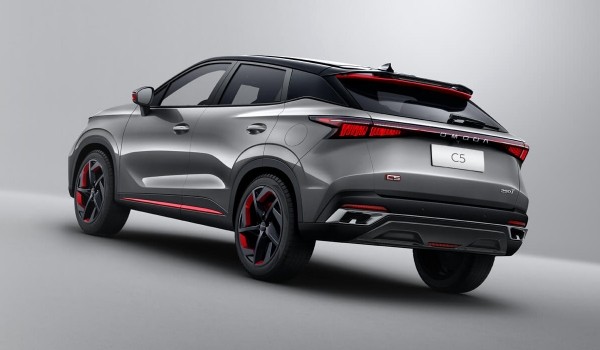 Кроссовер Omoda C5 выходит на российский рынок: комплектации и цены Кроссовер Omoda C5 выходит на российский рынок: комплектации и цены