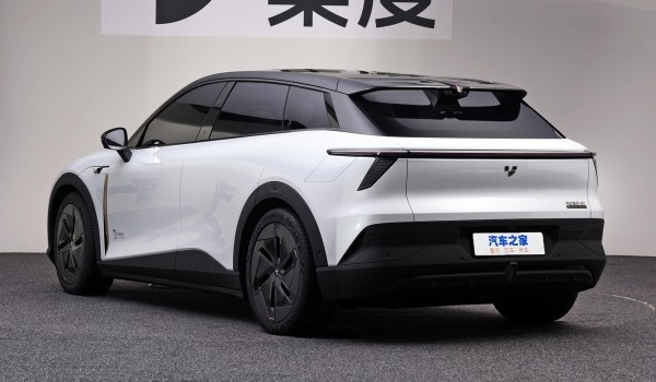 Компания Baidu представила серийный кроссовер Robo-01 Компания Baidu представила серийный кроссовер Robo-01