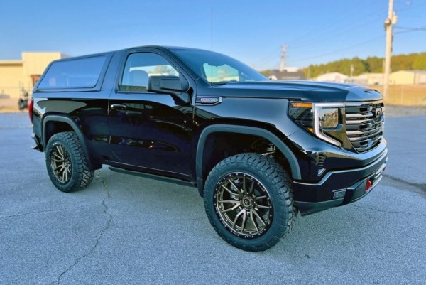 Дайджест дня: трехдверный GMC, изменения техрегламента и другие события индустрии