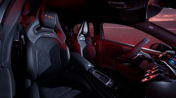 Mercedes-Benz обновил сразу три массовые модели Mercedes-Benz обновил сразу три массовые модели