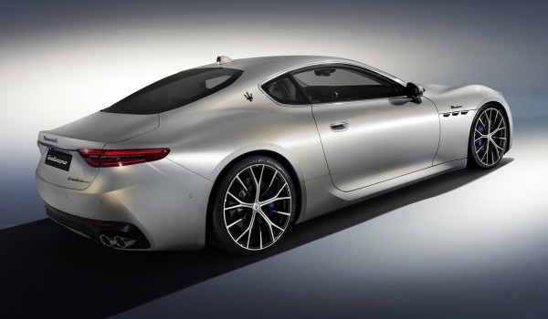 Купе Maserati GranTurismo дебютировало в трех версиях Купе Maserati GranTurismo дебютировало в трех версиях