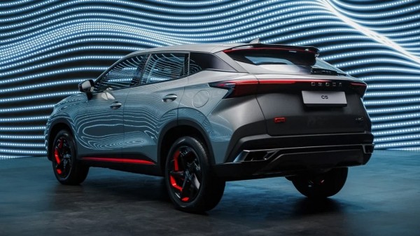 В России появился новый китайский кроссовер Omoda C5 В России появился новый китайский кроссовер Omoda C5