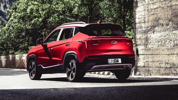 Назван рублевый ценник на новый кроссовер JAC JS4 Назван рублевый ценник на новый кроссовер JAC JS4