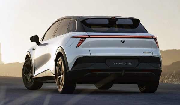 Компания Baidu представила серийный кроссовер Robo-01 Компания Baidu представила серийный кроссовер Robo-01