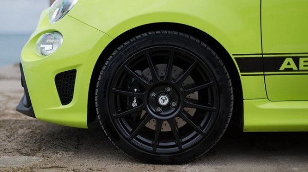 Abarth тестирует технологию распознавания лиц для оценки удовольствия от поездок в авто 