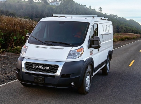 Автодом, сделанный из Ram Promaster, получил уникальную планировку салона Автодом, сделанный из Ram Promaster, получил уникальную планировку салона