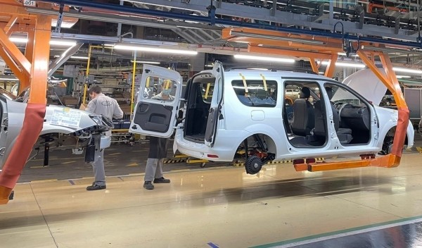 Автоконцерн АВТОВАЗ планирует выпустить новую партию автомашин LADA Largus в 2022 году