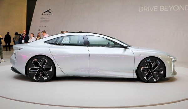 Во Франции разработали большой седан Hopium Machina Во Франции разработали большой седан Hopium Machina