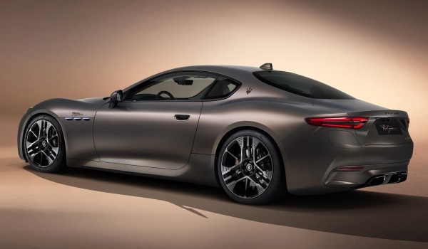 Купе Maserati GranTurismo дебютировало в трех версиях Купе Maserati GranTurismo дебютировало в трех версиях