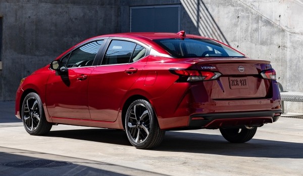 Обновленный седан Nissan Versa дебютировал в Америке Обновленный седан Nissan Versa дебютировал в Америке